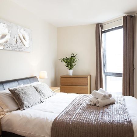 Cheltenham Plaza Apartments Ashchurch Δωμάτιο φωτογραφία