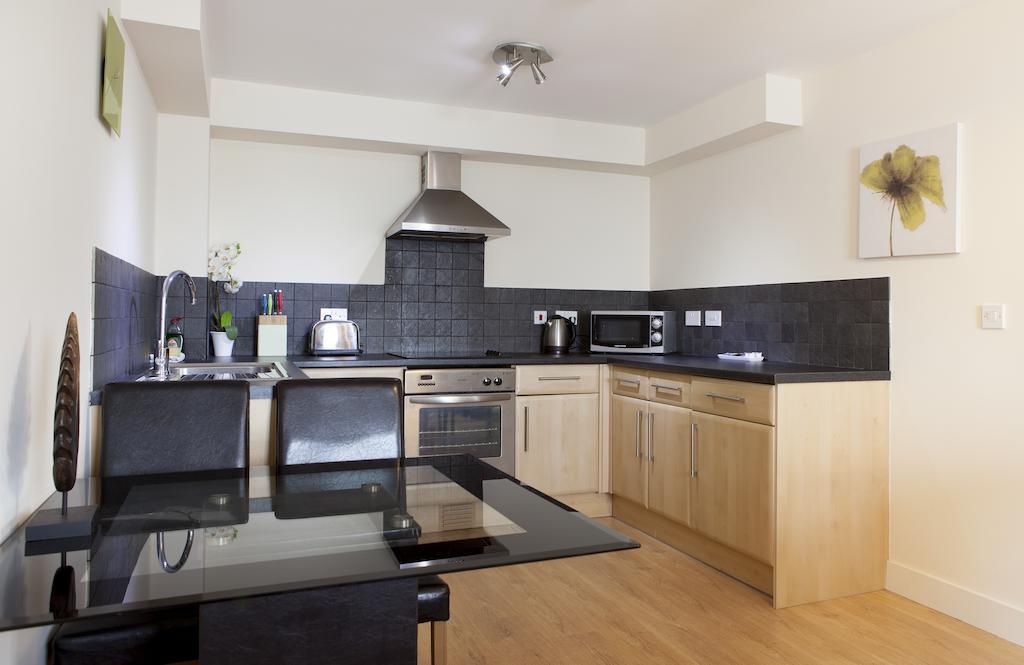 Cheltenham Plaza Apartments Ashchurch Εξωτερικό φωτογραφία