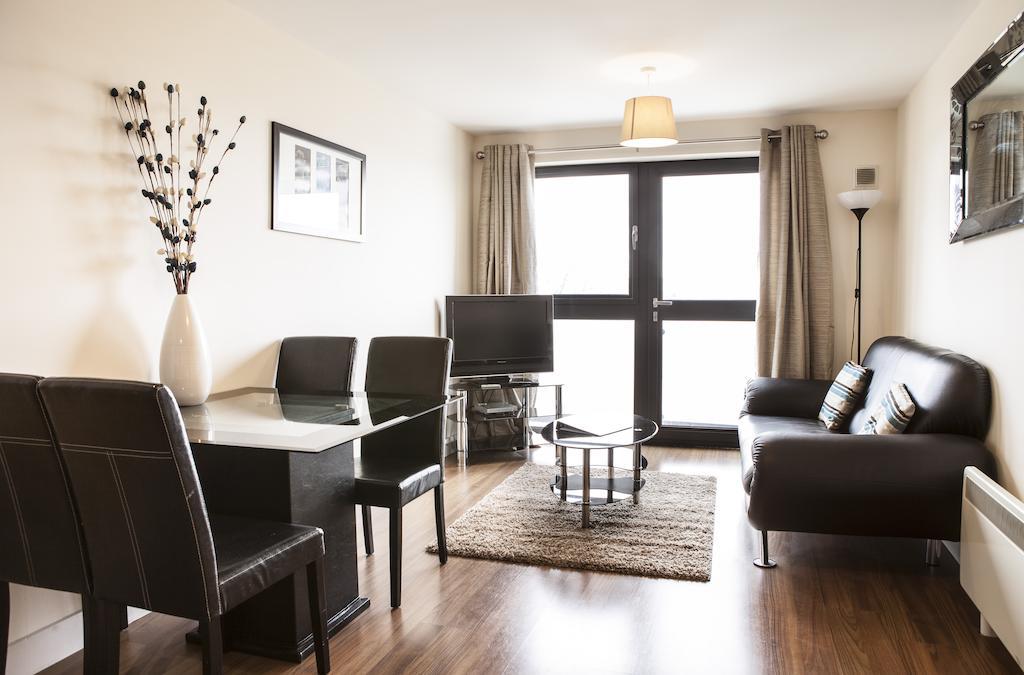Cheltenham Plaza Apartments Ashchurch Εξωτερικό φωτογραφία