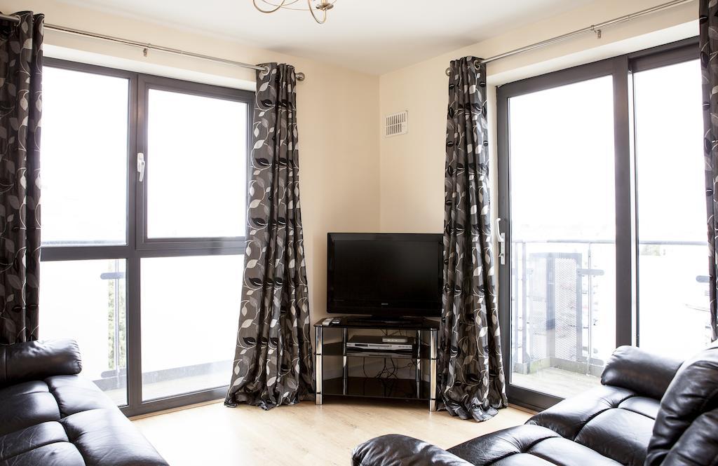 Cheltenham Plaza Apartments Ashchurch Εξωτερικό φωτογραφία