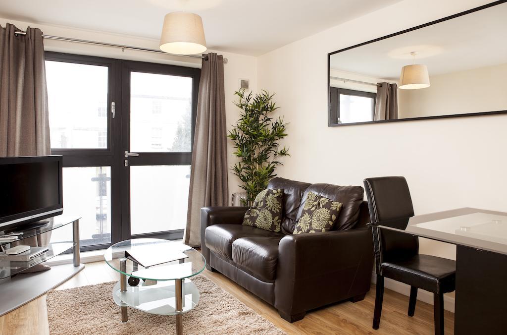 Cheltenham Plaza Apartments Ashchurch Εξωτερικό φωτογραφία