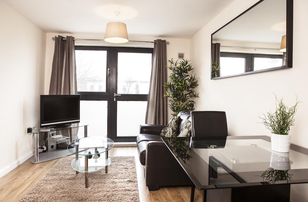 Cheltenham Plaza Apartments Ashchurch Εξωτερικό φωτογραφία