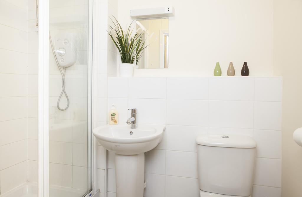 Cheltenham Plaza Apartments Ashchurch Εξωτερικό φωτογραφία