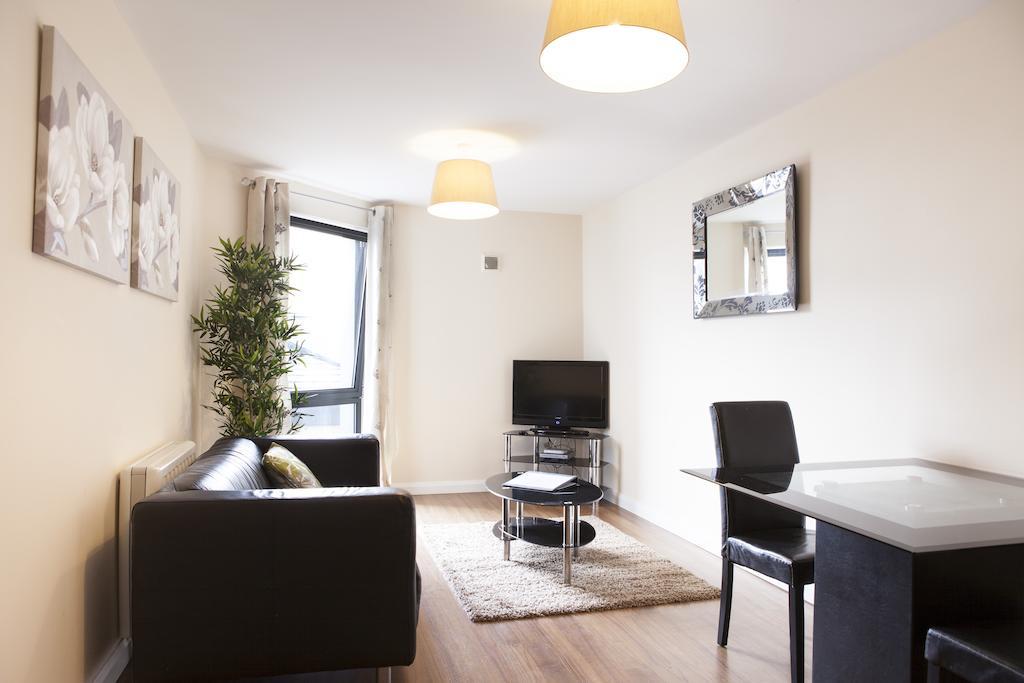 Cheltenham Plaza Apartments Ashchurch Εξωτερικό φωτογραφία