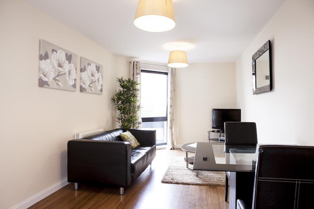 Cheltenham Plaza Apartments Ashchurch Εξωτερικό φωτογραφία