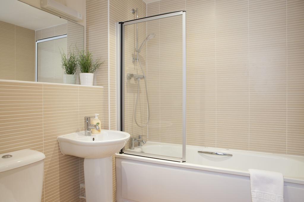 Cheltenham Plaza Apartments Ashchurch Εξωτερικό φωτογραφία