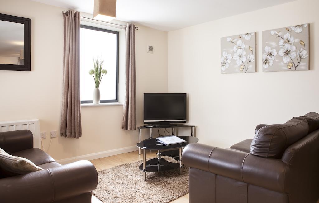 Cheltenham Plaza Apartments Ashchurch Εξωτερικό φωτογραφία