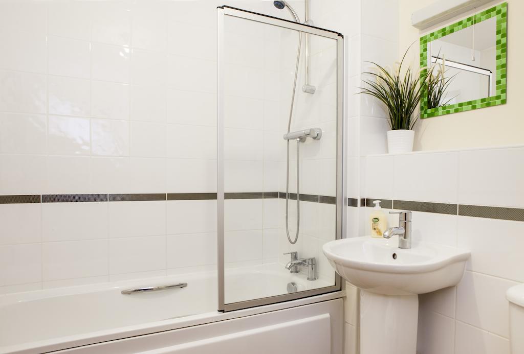 Cheltenham Plaza Apartments Ashchurch Εξωτερικό φωτογραφία