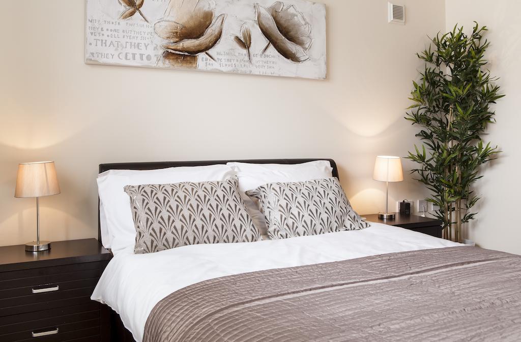 Cheltenham Plaza Apartments Ashchurch Εξωτερικό φωτογραφία