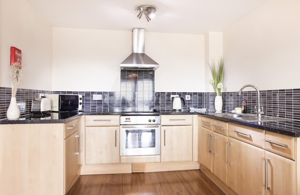 Cheltenham Plaza Apartments Ashchurch Εξωτερικό φωτογραφία