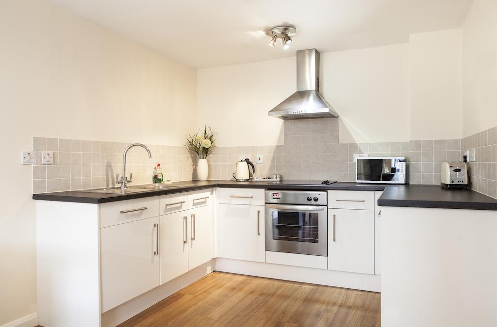 Cheltenham Plaza Apartments Ashchurch Δωμάτιο φωτογραφία