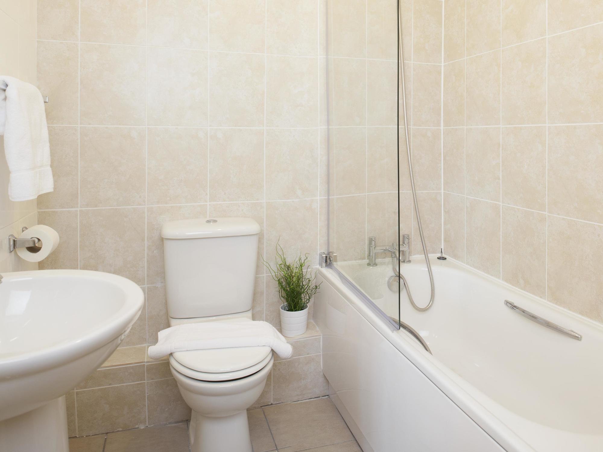 Cheltenham Plaza Apartments Ashchurch Εξωτερικό φωτογραφία