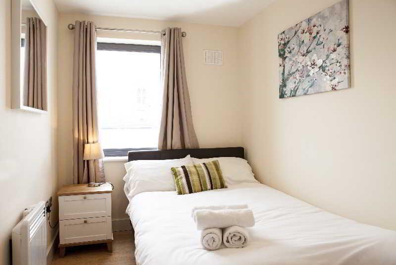Cheltenham Plaza Apartments Ashchurch Εξωτερικό φωτογραφία