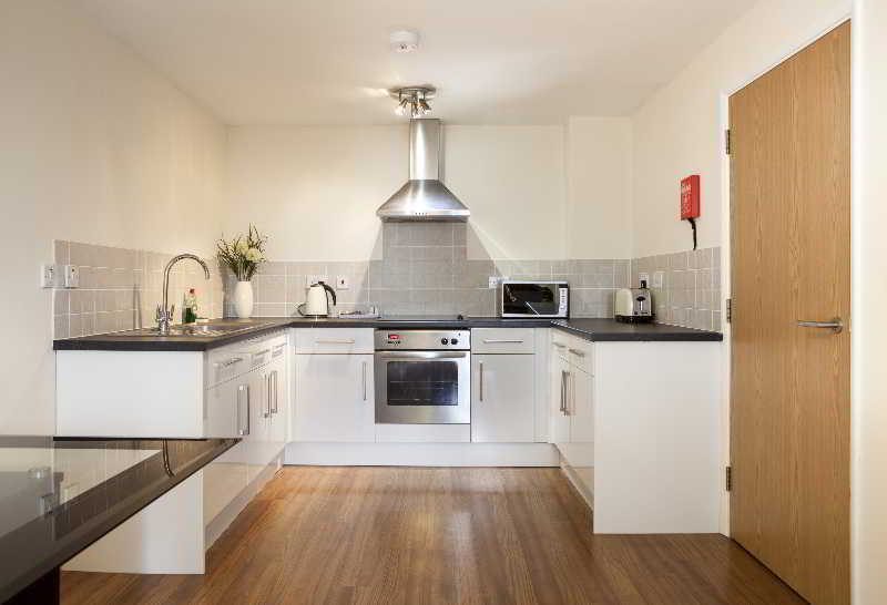 Cheltenham Plaza Apartments Ashchurch Εξωτερικό φωτογραφία